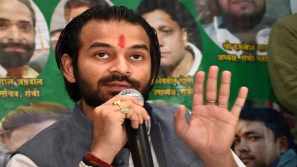 गंदी नाली के कीड़े बदबू फैलाते हैं'