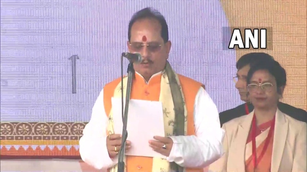 LIVE: विजय कुमार सिन्हा ने ली शपथ