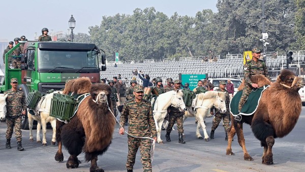 77th Republic Day 2026 LIVE: बैक्टीरियन ऊंट, जांस्कर टट्टू, शिकारी पक्षी और कुत्ते भी  परेड में दिखाएंगे अपना रोल