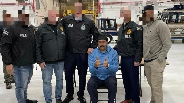 US Strikes on Venezuela LIVE:  राष्ट्रपति निकोलस मादुरो की नई तस्वीर आई सामने, हाथ में दिखी हथकड़ी