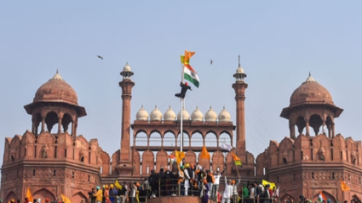 'वतन से सुंदर महबूब नहीं, तिरंगे से खूबसूरत कफन नहीं'