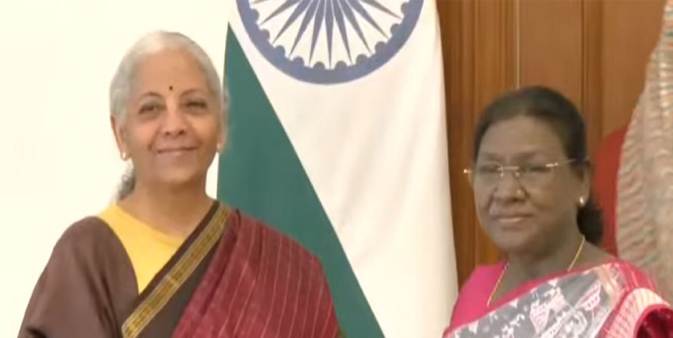 Union Budget 2026 LIVE Updates: राष्ट्रपति से मिलीं निर्मला सीतारमण