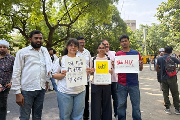 जंतर-मंतर पर डटे हैं प्रदर्शनकारी, अभिजीत दीपके ने फिर की अपील