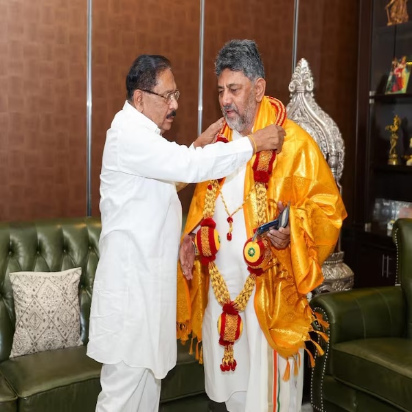 DK Shivakumar Oath Ceremony LIVE: डीके शिवकुमार का सम्मान