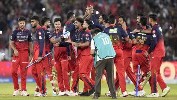 RCB के इस स्टार खिलाड़ी पर गिरी गाज! लगा बैन?