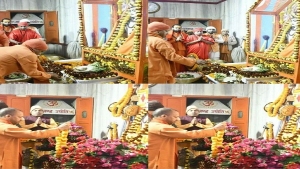 पीठाधीश्वर योगी आदित्यनाथ ने गुरु गोरक्षनाथ को चढ़ाई खिचड़ी,प्रदेशवासियों को दी मकर संक्रांति की शुभकामनाएं
