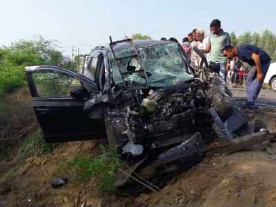 Three people died in a road accident in bulandshahr