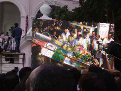 क्यों जलाने के बजाय दफनाया जाएगा Karunanidhi का पार्थिव शरीर? क्यों जलाने के बजाय दफनाया जाएगा Karunanidhi का पार्थिव शरीर?