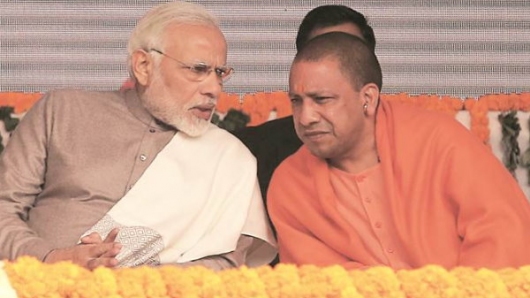 मोदी की तर्ज पर अप्रवासियों को साध रहे योगी