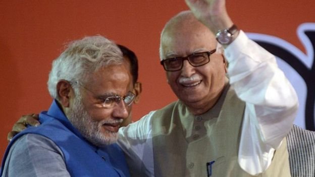 नरेंद्र मोदी और लालकृष्ण आडवाणी नरेंद्र मोदी और लालकृष्ण आडवाणी
