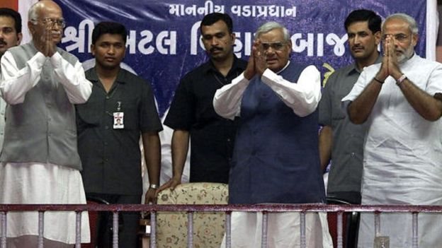 लालकृष्ण आडवाणी, वाजेपेयी और मोदी लालकृष्ण आडवाणी, वाजेपेयी और मोदी