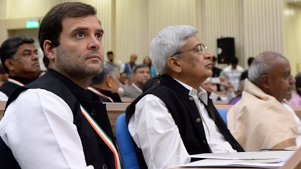 राहुल गांधी- प्रकाश करात राहुल गांधी- प्रकाश करात