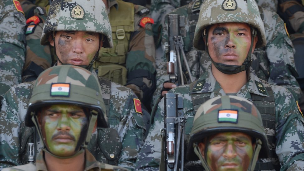 भारत और चीन के सैनिक संयुक्त युद्धाभ्यास में भारत और चीन के सैनिक संयुक्त युद्धाभ्यास में