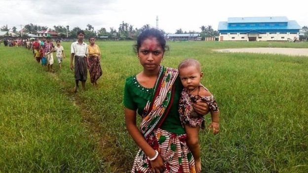 रोहिंग्या मुसलमान बड़ी तादाद में म्यांमार से पलायन कर रहे हैं रोहिंग्या मुसलमान बड़ी तादाद में म्यांमार से पलायन कर रहे हैं
