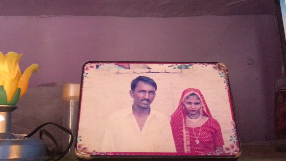 अशोक के घर से ली गई तस्वीर अशोक के घर से ली गई तस्वीर