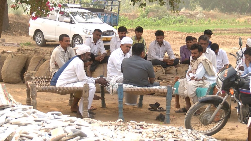 गेनाभाई पटेल और साथी किसान गेनाभाई पटेल और साथी किसान