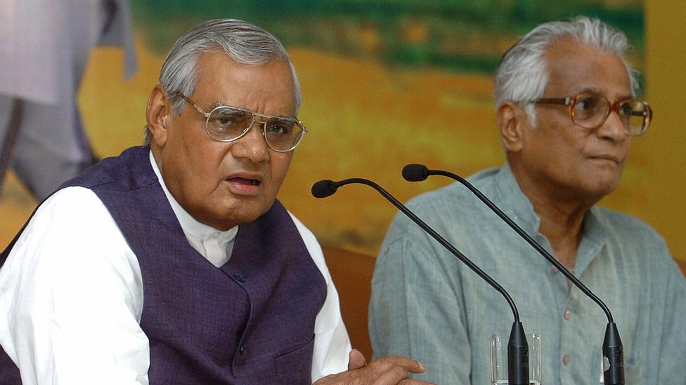 अटल बिहारी वाजपेयी और जार्ज फर्नान्डेस अटल बिहारी वाजपेयी और जार्ज फर्नान्डेस