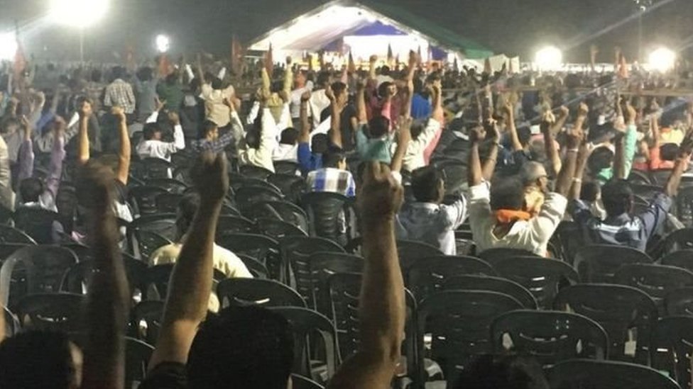 सूरत के कड़ोदरा में हुई प्रधानमंत्री मोदी की रैली में खाली कुर्सियां सूरत के कड़ोदरा में हुई प्रधानमंत्री मोदी की रैली में खाली कुर्सियां