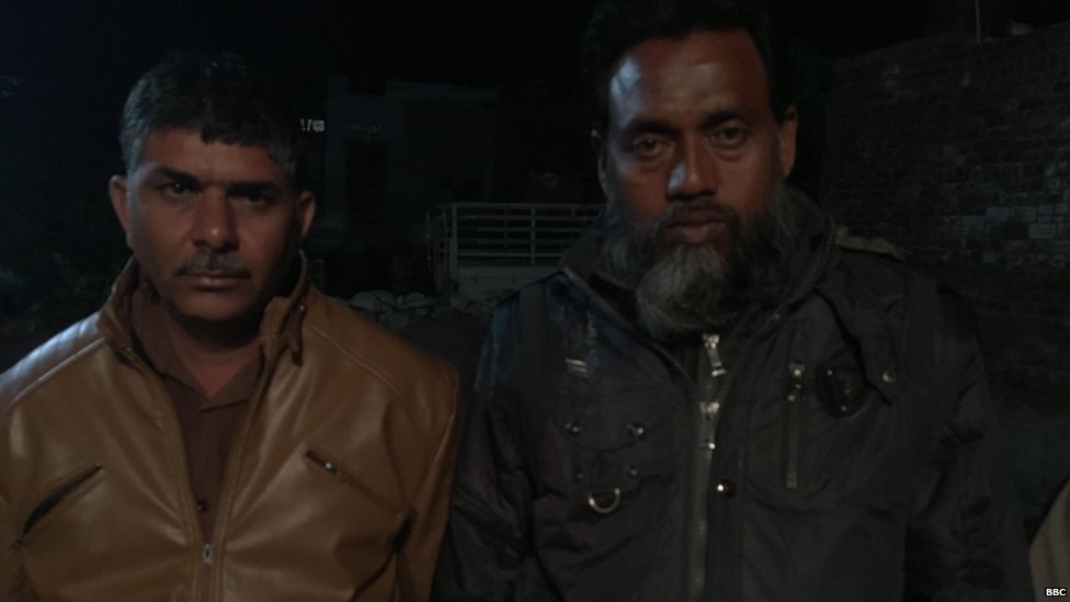 अफ़राजुल के मकानमालिक पंडित खेमराज(बाएं) और उनके साथी (दाएं) अफ़राजुल के मकानमालिक पंडित खेमराज(बाएं) और उनके साथी (दाएं)