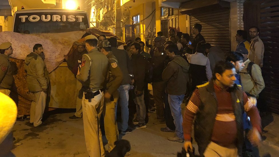 गुरूवार को 41 नाबालिग लड़कियों को छुड़ाया गया गुरूवार को 41 नाबालिग लड़कियों को छुड़ाया गया