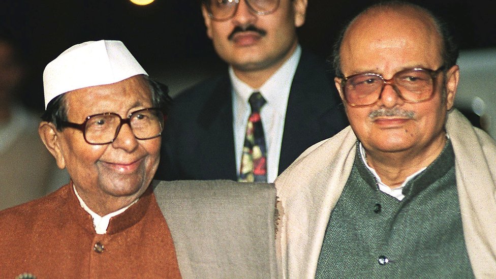 पूर्व कांग्रेस अध्यक्ष सीताराम केसरी और अर्जुन सिंह पूर्व कांग्रेस अध्यक्ष सीताराम केसरी और अर्जुन सिंह