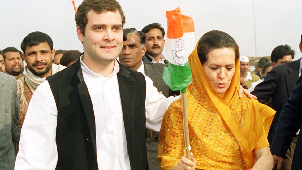 राहुल और सोनिया गांधी राहुल और सोनिया गांधी
