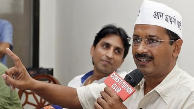 केजरीवाल और कुमार विश्वास केजरीवाल और कुमार विश्वास