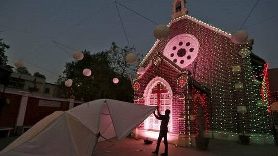 अहमदाबाद में क्रिसमस के मौके पर सजी चर्च अहमदाबाद में क्रिसमस के मौके पर सजी चर्च