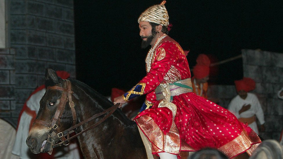 पुरंदरे के नाटक 'जाणता राजा' का एक दृष्य पुरंदरे के नाटक 'जाणता राजा' का एक दृष्य