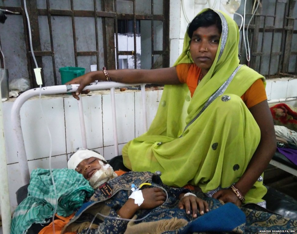 इंद्रदेव साहनी का घायल बेटा चमन अस्पताल में भर्ती है इंद्रदेव साहनी का घायल बेटा चमन अस्पताल में भर्ती है