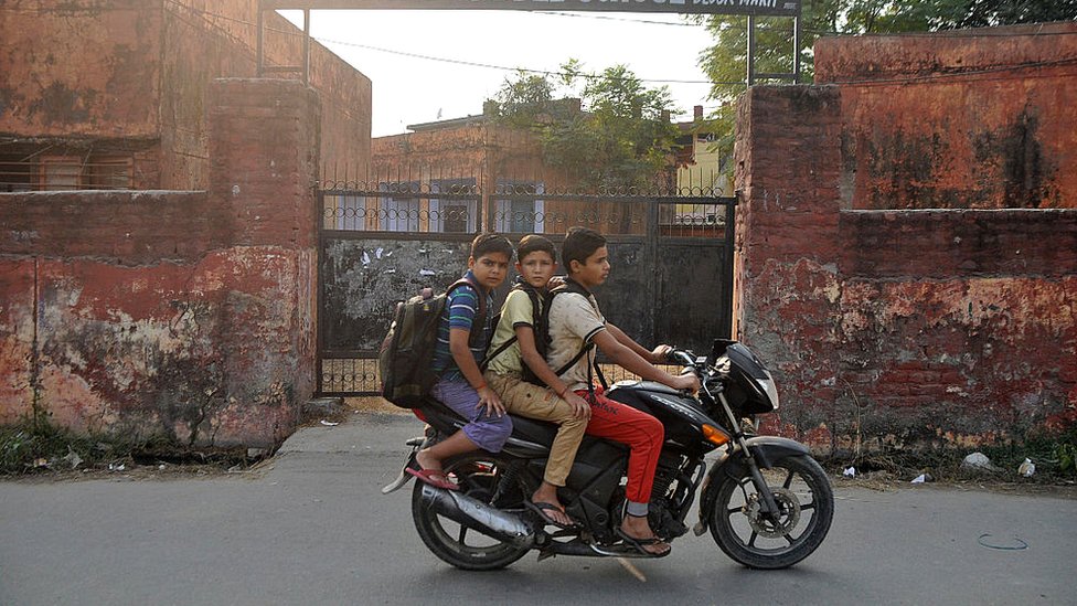अभिभावक को जेल अभिभावक को जेल
