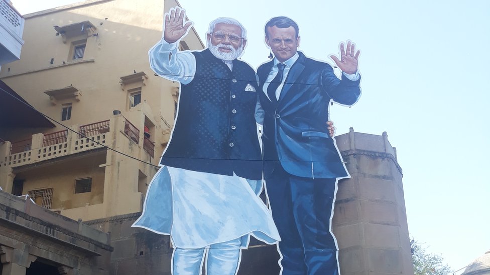 मोदी और मैक्रों का पोस्टर मोदी और मैक्रों का पोस्टर