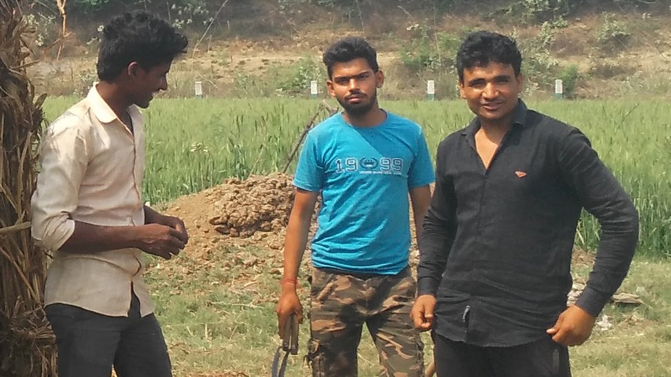 नोएडा के दायनतपुर गांव के किसान नोएडा के दायनतपुर गांव के किसान