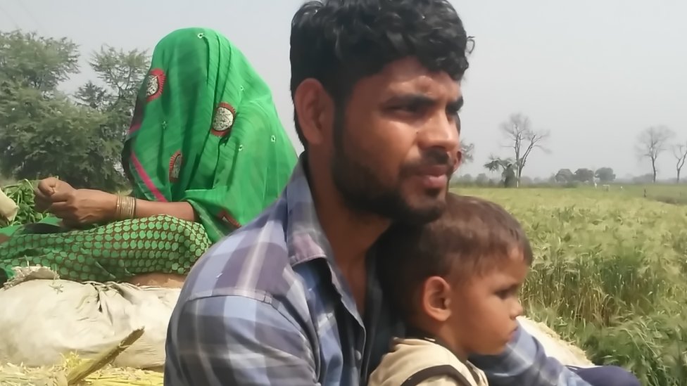 बीना देवी और उनके बेटे मनोज बीना देवी और उनके बेटे मनोज