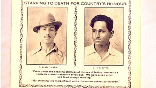 भगत सिंह की भूख हड़ताल का पोस्टर जिस पर उनके ही नारे छपे हैं. इसे नेशनल आर्ट प्रेस, अनारकली, लाहौर ने प्रिंट किया था भगत सिंह की भूख हड़ताल का पोस्टर जिस पर उनके ही नारे छपे हैं. इसे नेशनल आर्ट प्रेस, अनारकली, लाहौर ने प्रिंट किया था