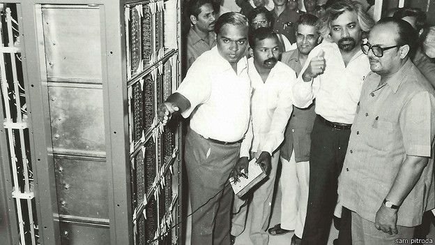 पूर्व केंद्रीय मंत्री अर्जुन सिंह के साथ सैम पित्रोदा पूर्व केंद्रीय मंत्री अर्जुन सिंह के साथ सैम पित्रोदा