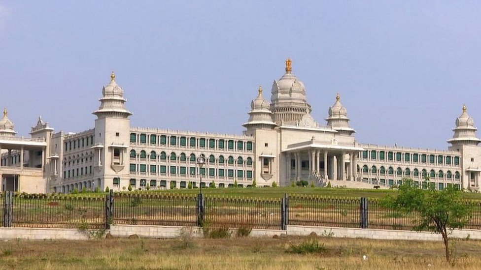 कर्नाटक विधानसभा की इमारत कर्नाटक विधानसभा की इमारत