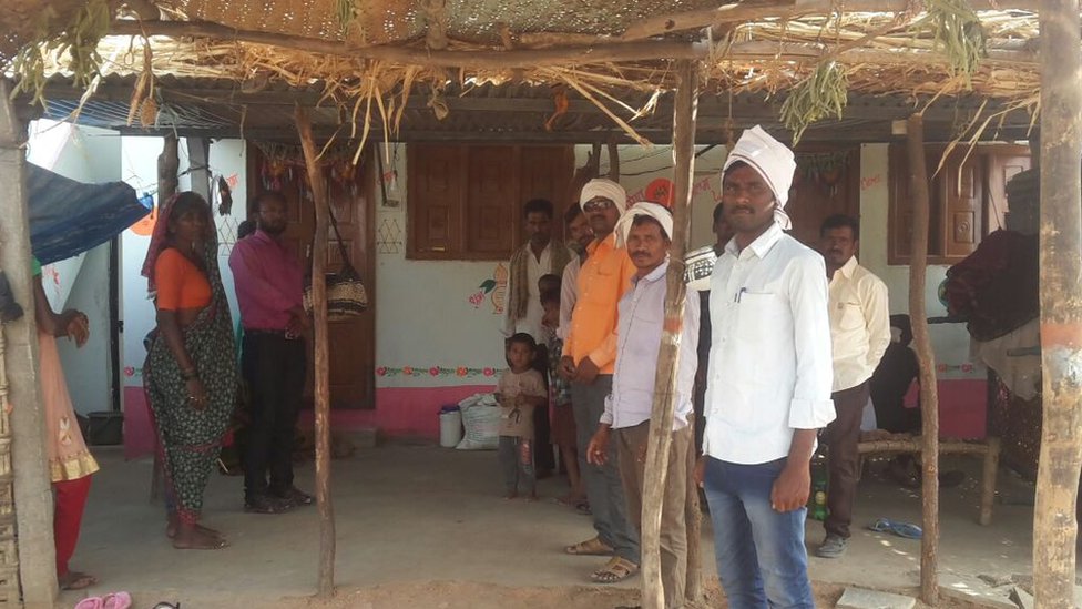 दूल्हे के घर पर पहुंची बीबीसी की टीम दूल्हे के घर पर पहुंची बीबीसी की टीम