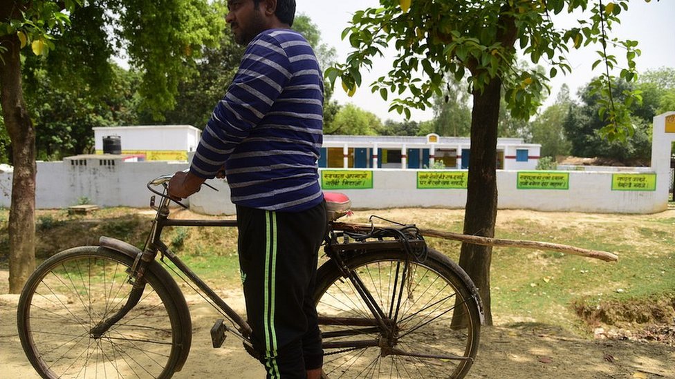 स्कूल के बाहर निगरानी स्कूल के बाहर निगरानी