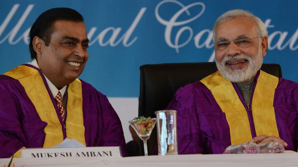 मोदी और मुकेश अंबानी मोदी और मुकेश अंबानी