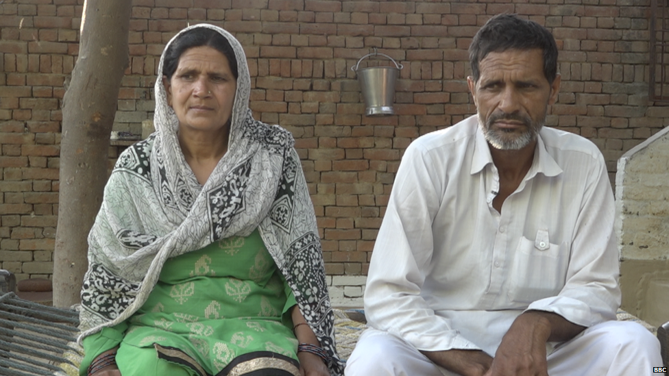 मुन्नी और शमशाद (पति-पत्नी) ने अपने दंगों में अपने मां-बाप को खो दिया मुन्नी और शमशाद (पति-पत्नी) ने अपने दंगों में अपने मां-बाप को खो दिया