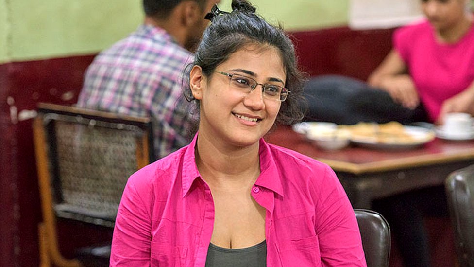 हिंदी सिखाने वाली लड़की हिंदी सिखाने वाली लड़की