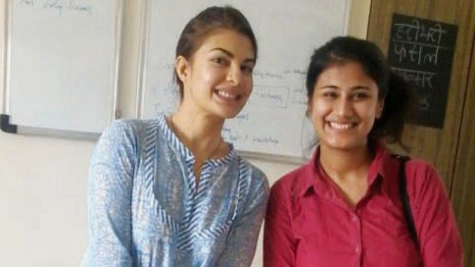 हिंदी सिखाने वाली लड़की हिंदी सिखाने वाली लड़की