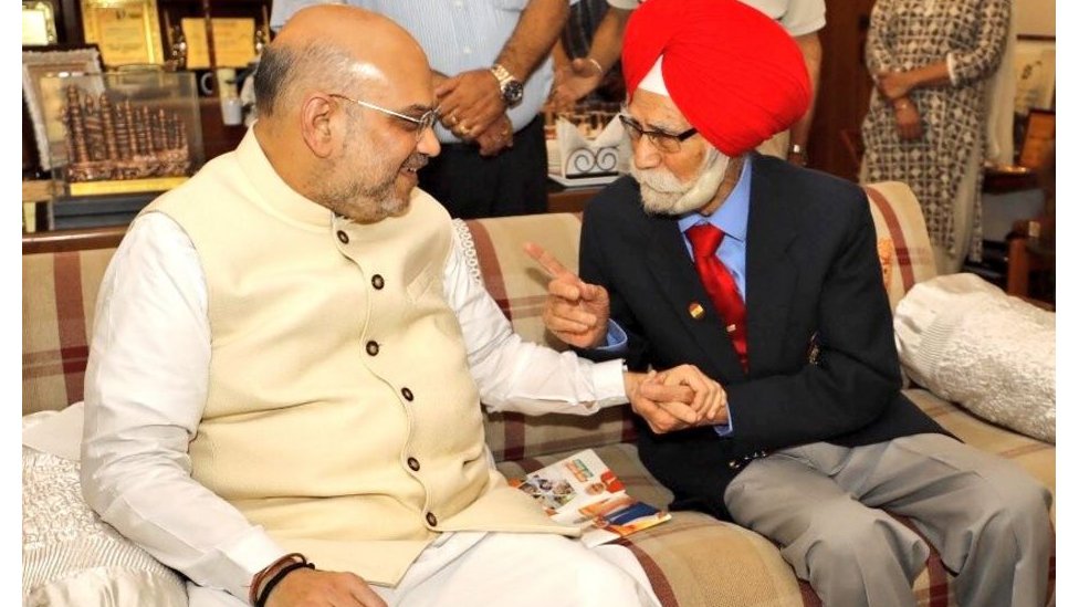 पूर्व ओलंपियन बलबीर सिंह के साथ भाजपा अध्यक्ष अमित शाह पूर्व ओलंपियन बलबीर सिंह के साथ भाजपा अध्यक्ष अमित शाह