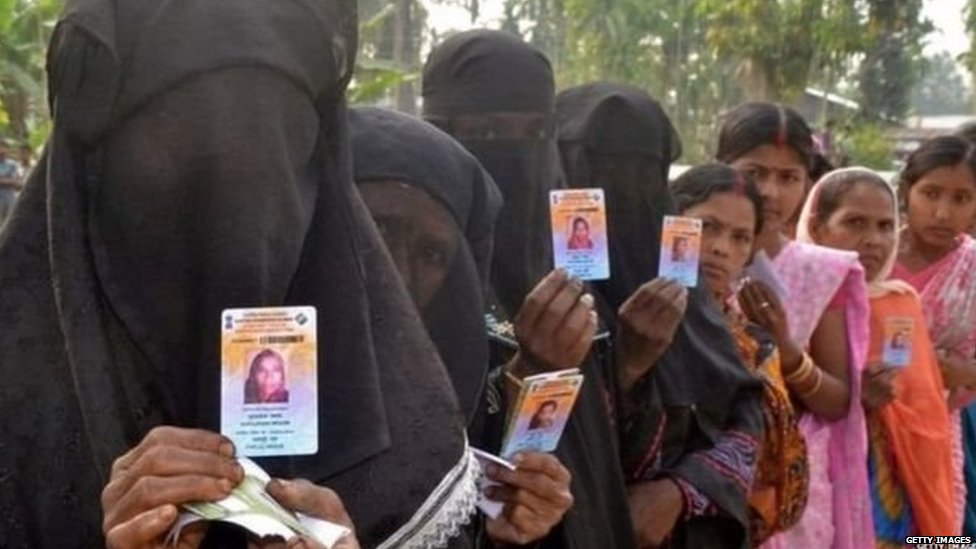 बुर्का पहले महिलाएं बुर्का पहले महिलाएं