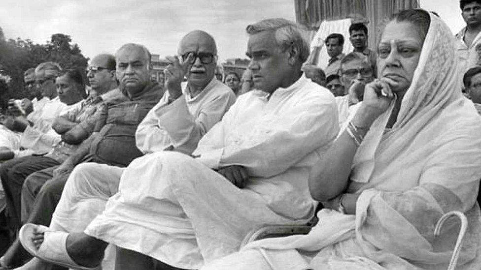 अटल बिहारी वाजपेयी, राजमाता विजया राजे सिंधिया, अटल बिहारी वाजपेयी, लाल कृष्ण आडवाणी, मदन लाल खुराना, शांता कुमार अटल बिहारी वाजपेयी, राजमाता विजया राजे सिंधिया, अटल बिहारी वाजपेयी, लाल कृष्ण आडवाणी, मदन लाल खुराना, शांता कुमार