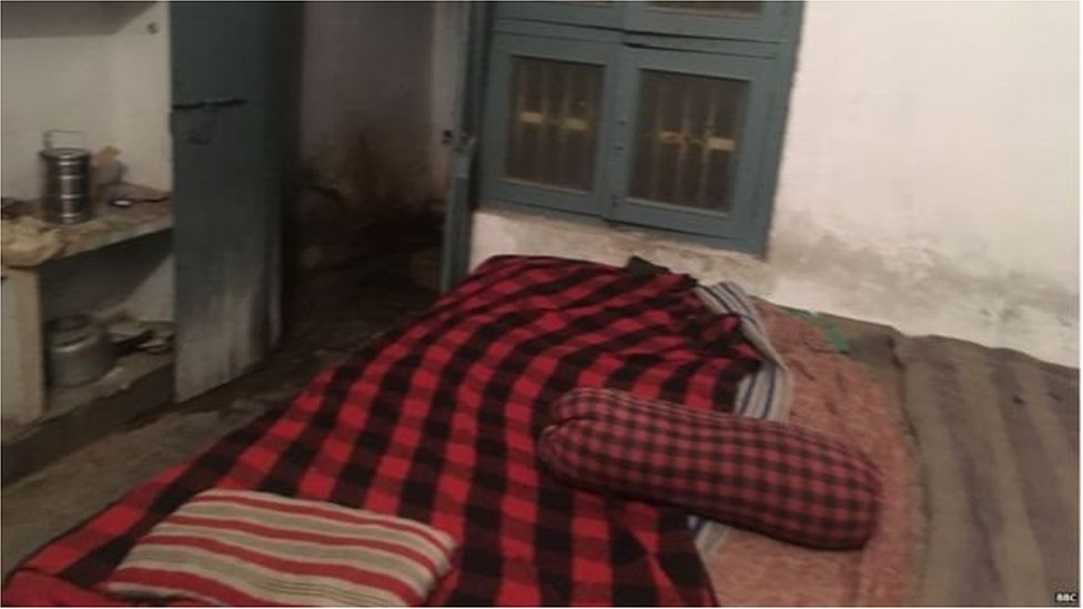 मुज़फ़्फ़रपुर बालिका गृह का एक कमरा मुज़फ़्फ़रपुर बालिका गृह का एक कमरा