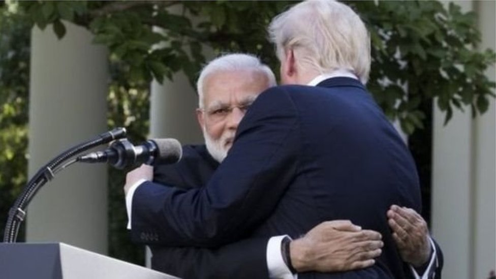 अमरीकी राष्ट्रपति डोनल्ड ट्रंप के साथ नरेंद्र मोदी अमरीकी राष्ट्रपति डोनल्ड ट्रंप के साथ नरेंद्र मोदी