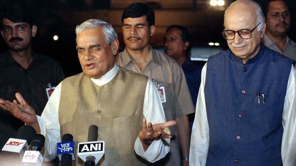 वाजपेयी और आडवाणी वाजपेयी और आडवाणी