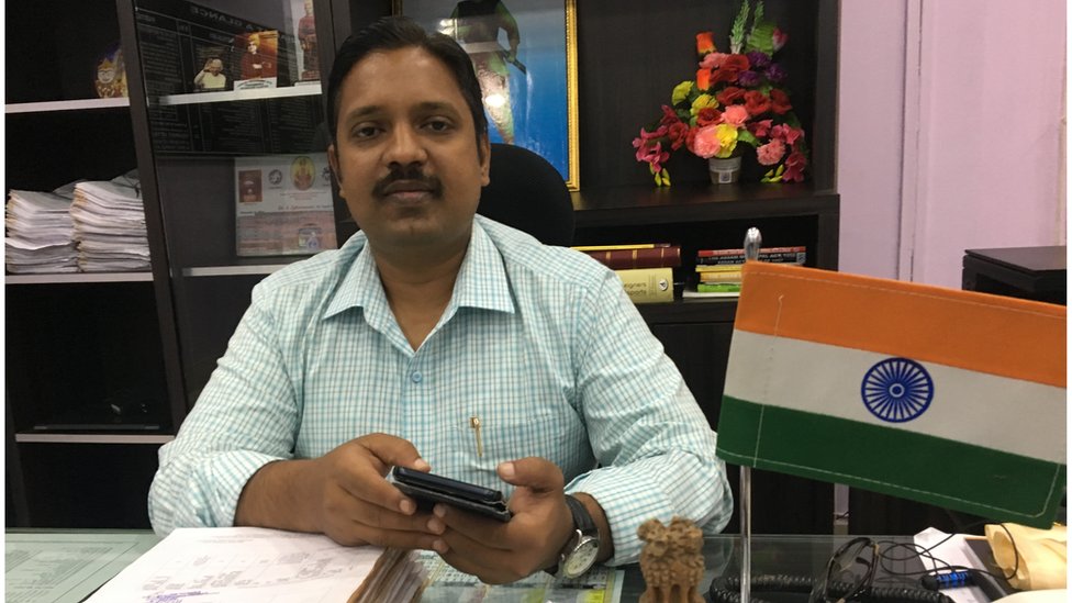 एस लक्ष्मनन, कछार प्रांत के जिला उपायुक्त एस लक्ष्मनन, कछार प्रांत के जिला उपायुक्त
